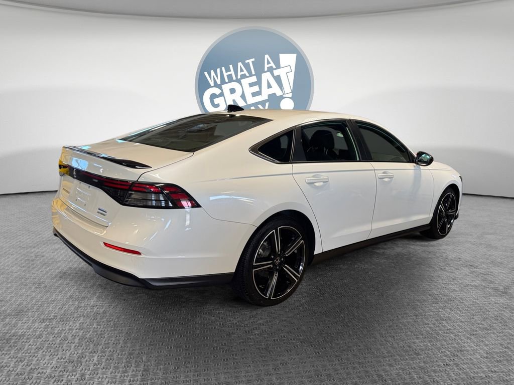 Used 2023 Honda Accord Sport image 3
