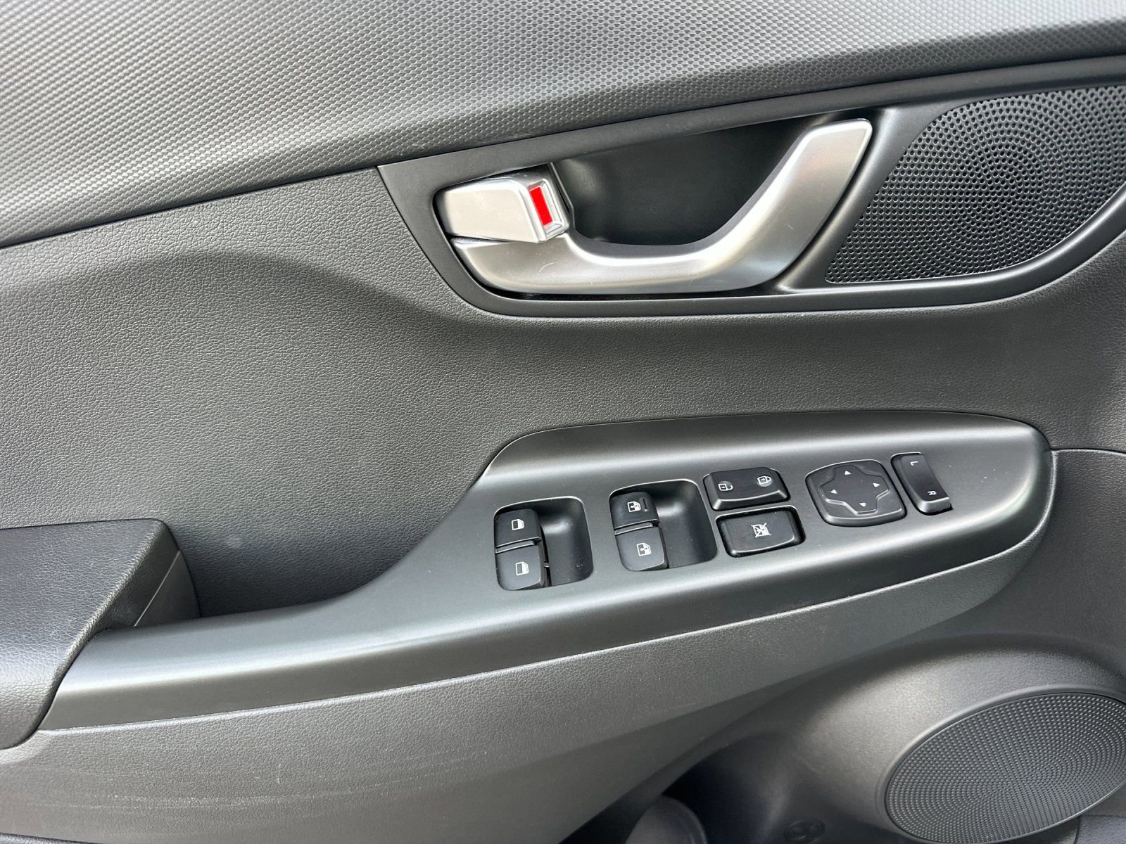 Used 2023 Hyundai Kona SE w/ Cargo Package image 10