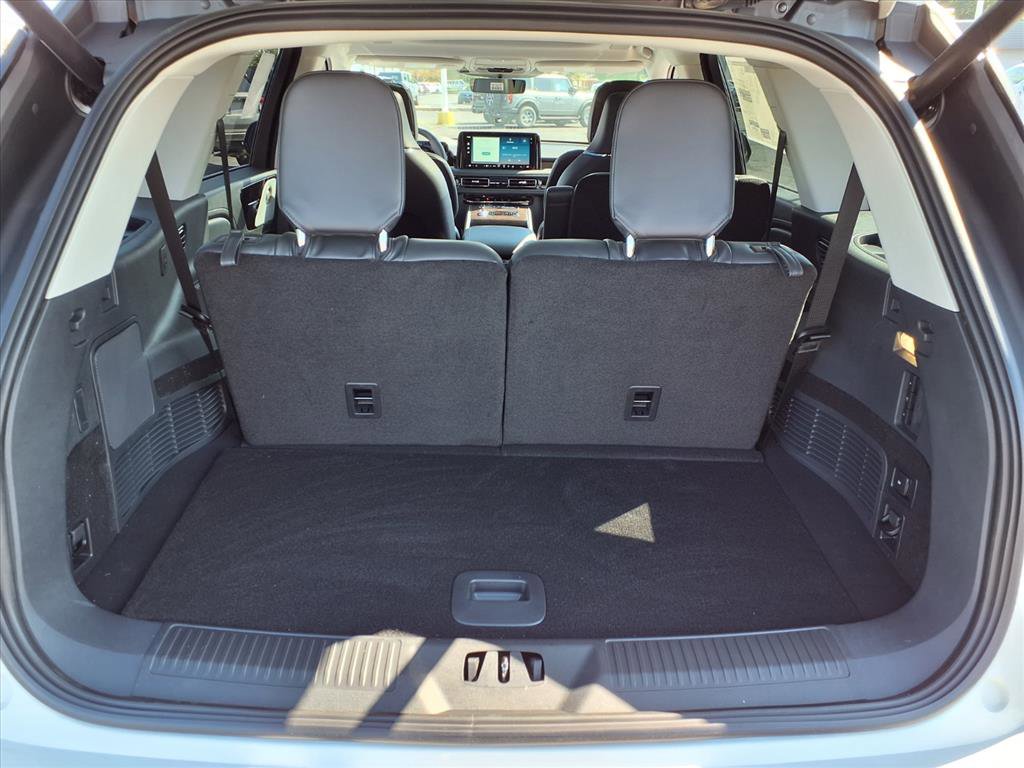 New 2025 Lincoln Aviator Reserve w/ Luxury Package image 13