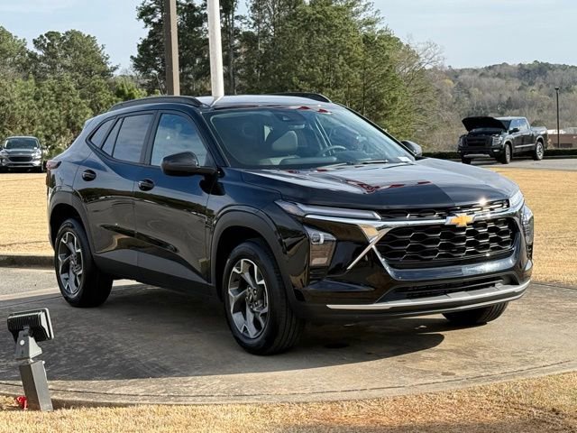 Used 2025 Chevrolet Trax LT FWD image 9