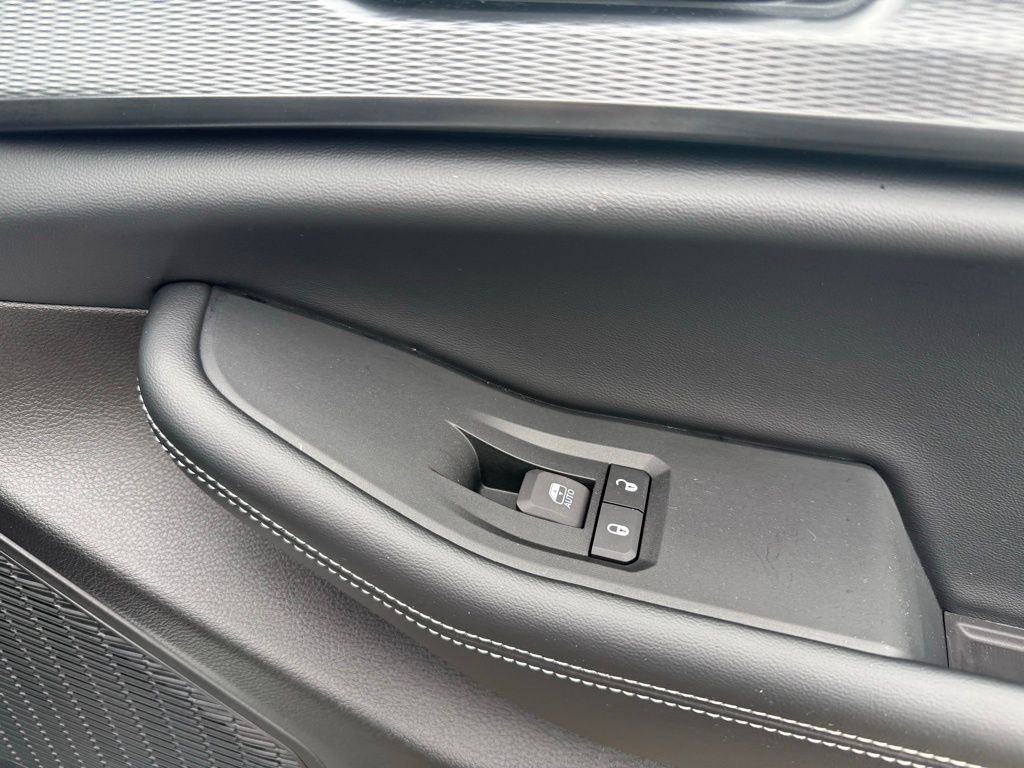 Used 2025 Jeep Grand Cherokee Altitude image 30