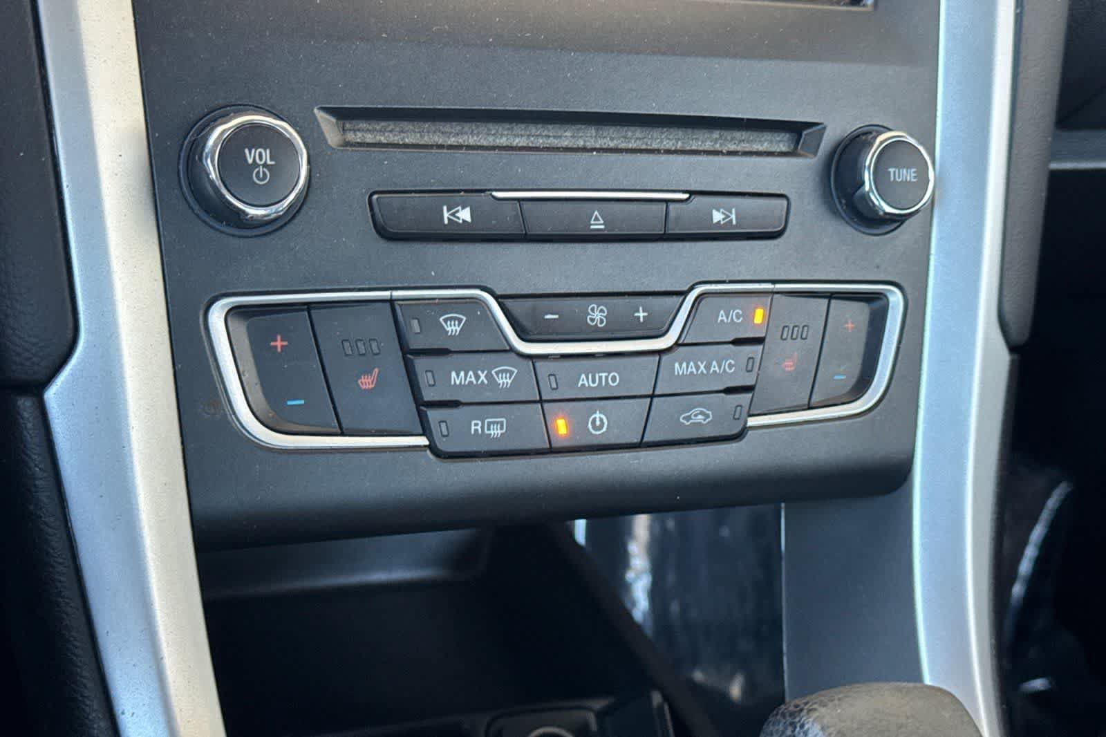 Used 2016 Ford Fusion SE FWD image 21