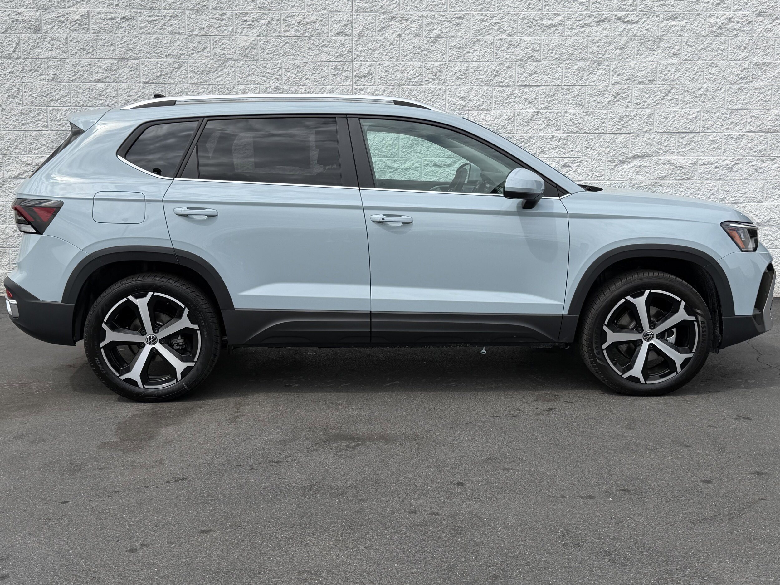 New 2026 Volkswagen Taos SEL AWD/4WD image 5