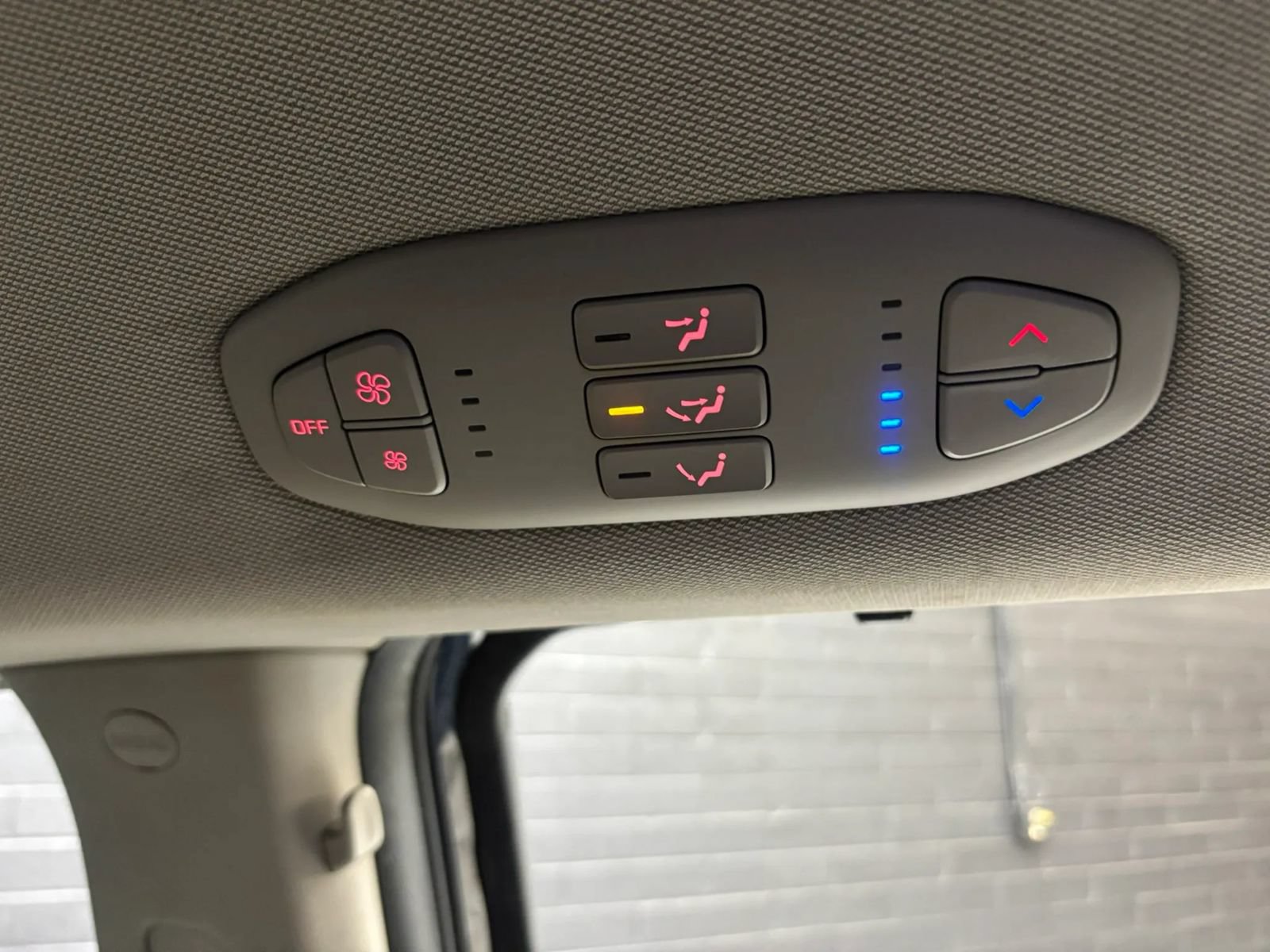 Used 2016 Kia Sedona LX w/ Option Group 020 FWD image 12