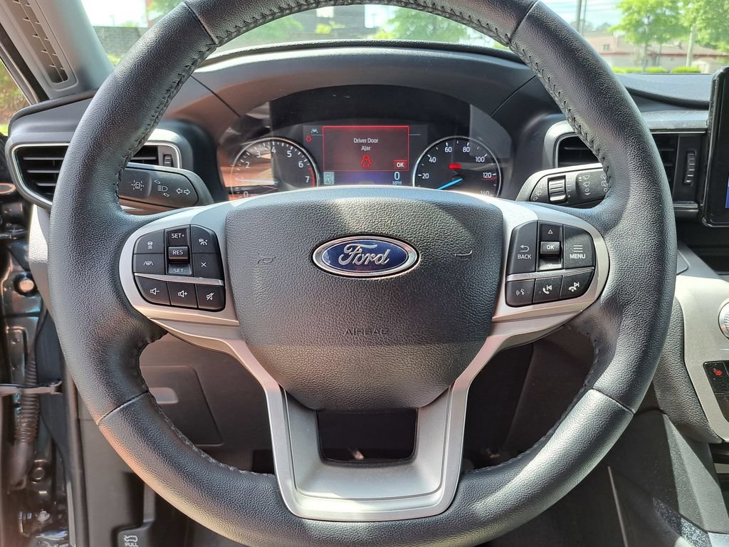 Used 2023 Ford Explorer XLT w/ Equipment Group 202A RWD image 11