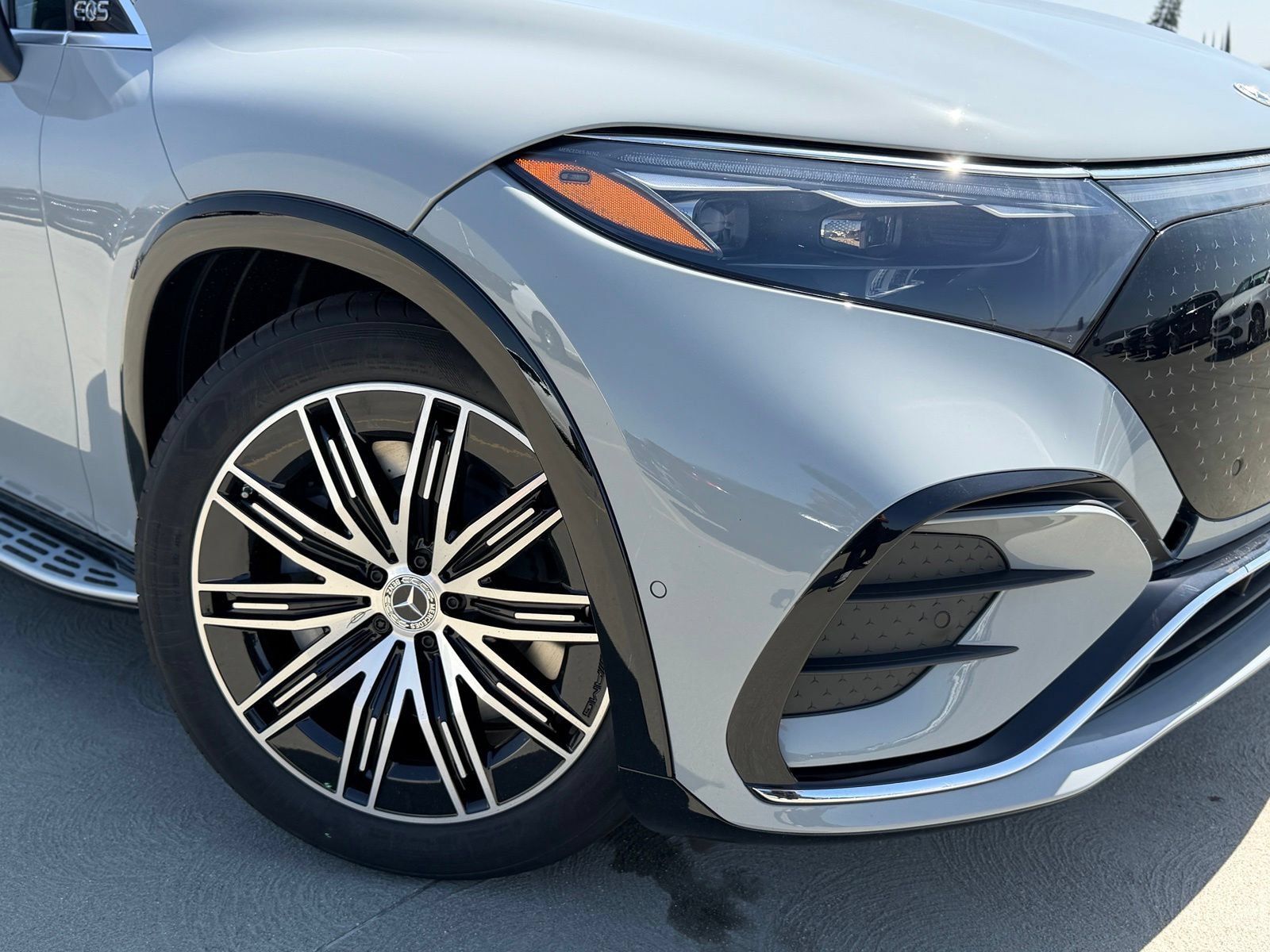 New 2026 Mercedes-Benz EQS 550 4MATIC SUV image 4