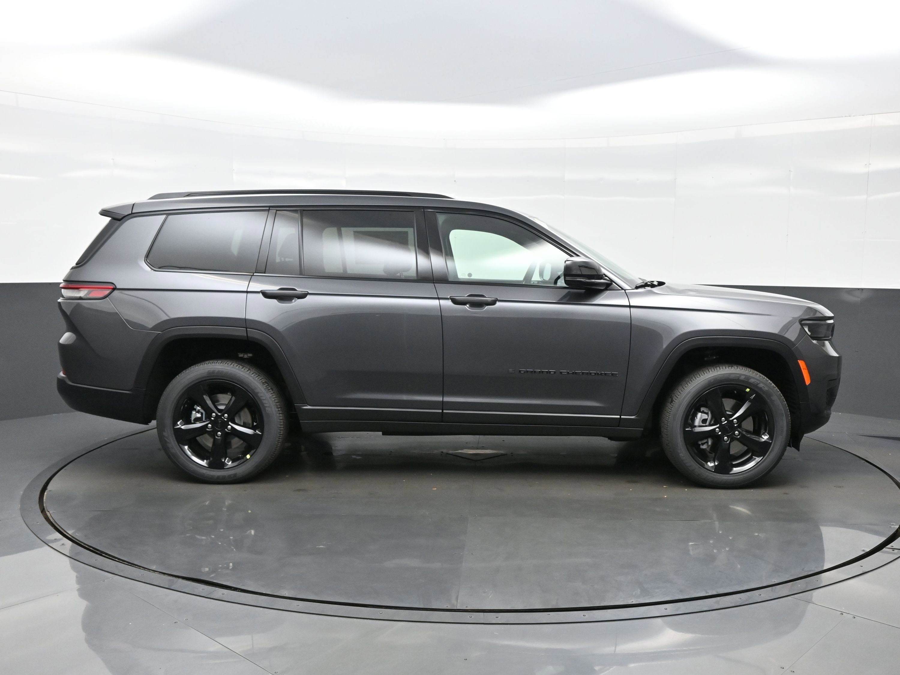 New 2025 Jeep Grand Cherokee L Altitude image 7