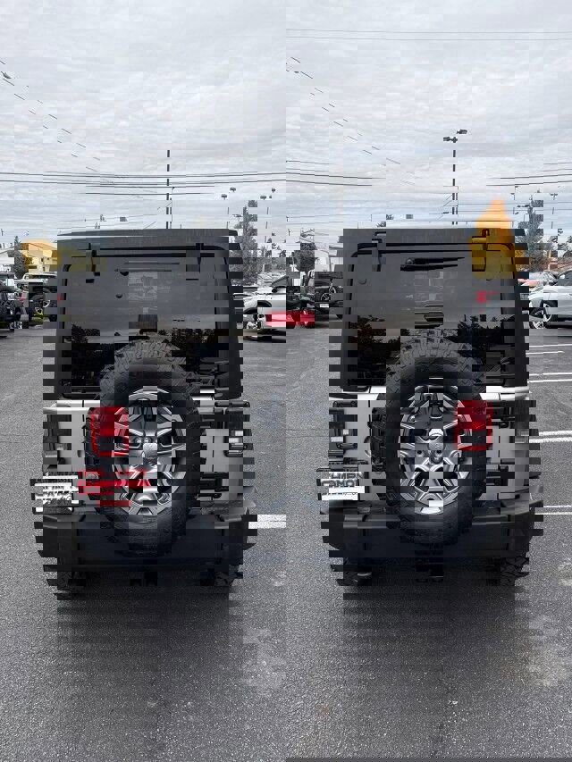 Used 2018 Jeep Wrangler Unlimited Rubicon w/ Connectivity Group image 7