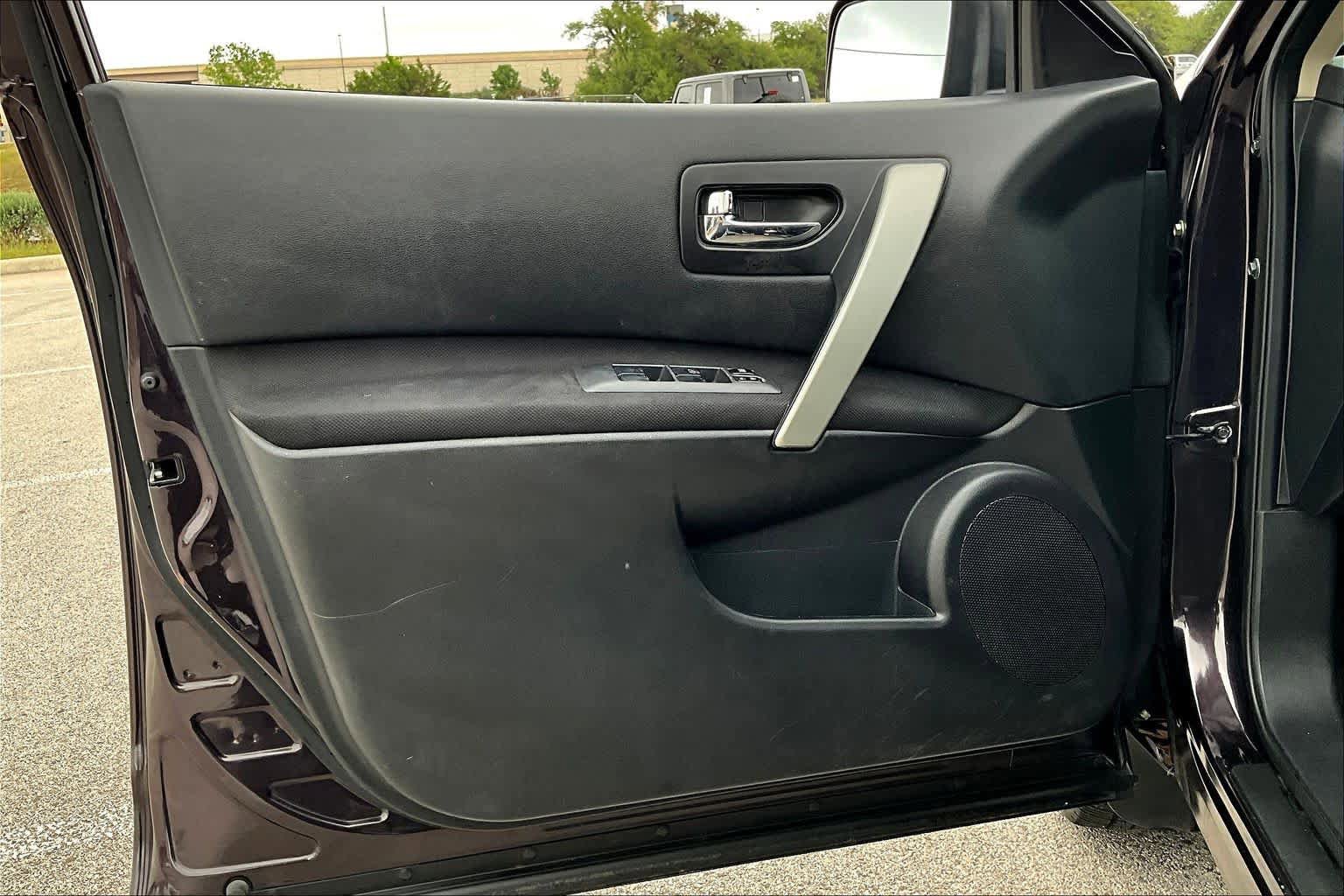 Used 2011 Nissan Rogue SV w/ Premium Pkg image 21
