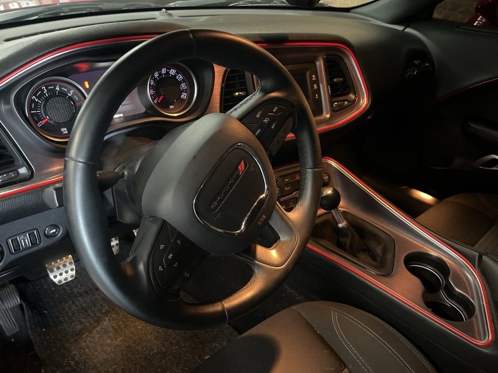 Used 2016 Dodge Challenger R/T RWD image 8