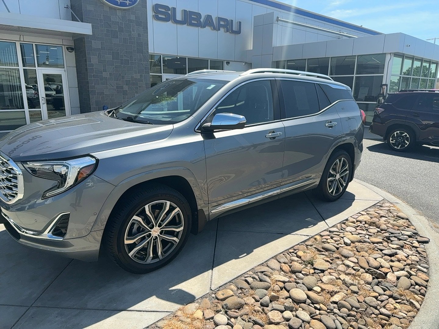 Used 2020 GMC Terrain Denali w/ Denali Premium Package AWD/4WD image 2
