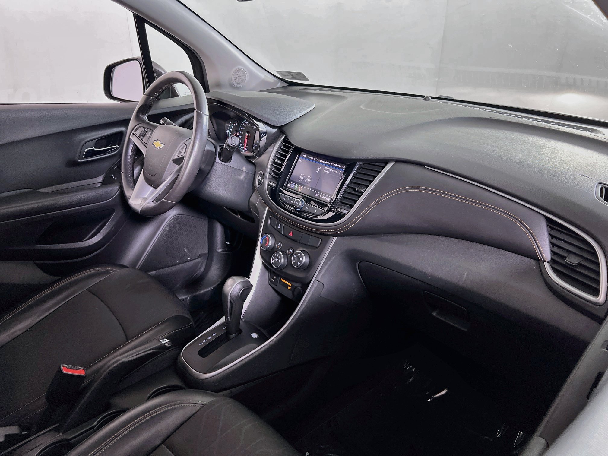 Used 2021 Chevrolet Trax LT w/ LT Convenience Package AWD/4WD image 26