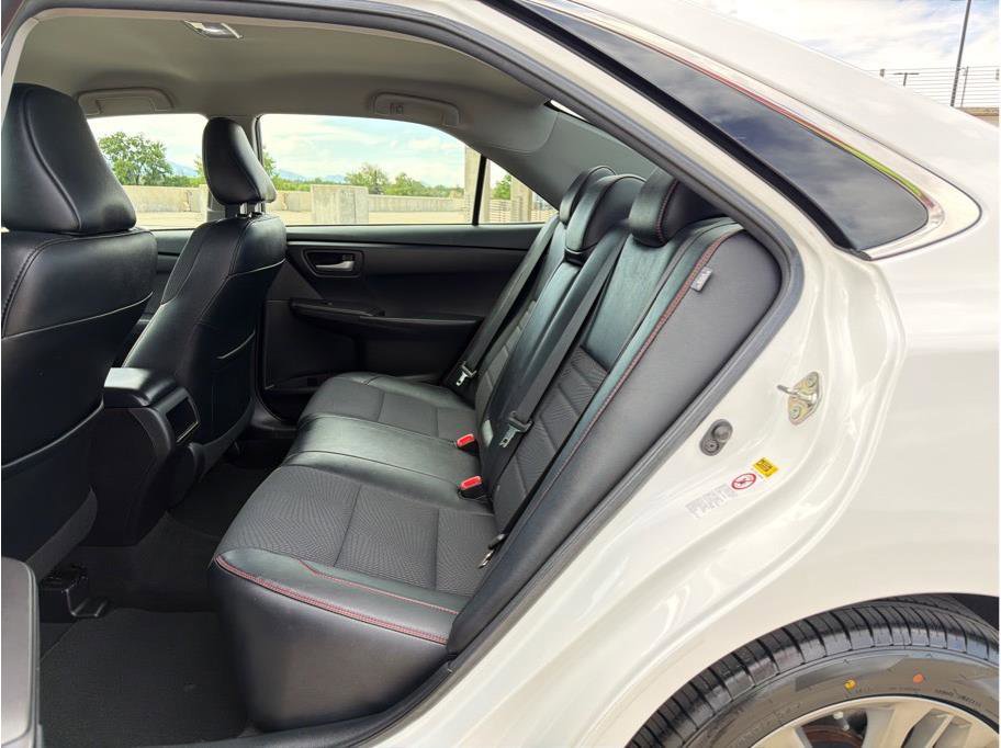 Used 2016 Toyota Camry SE FWD image 13