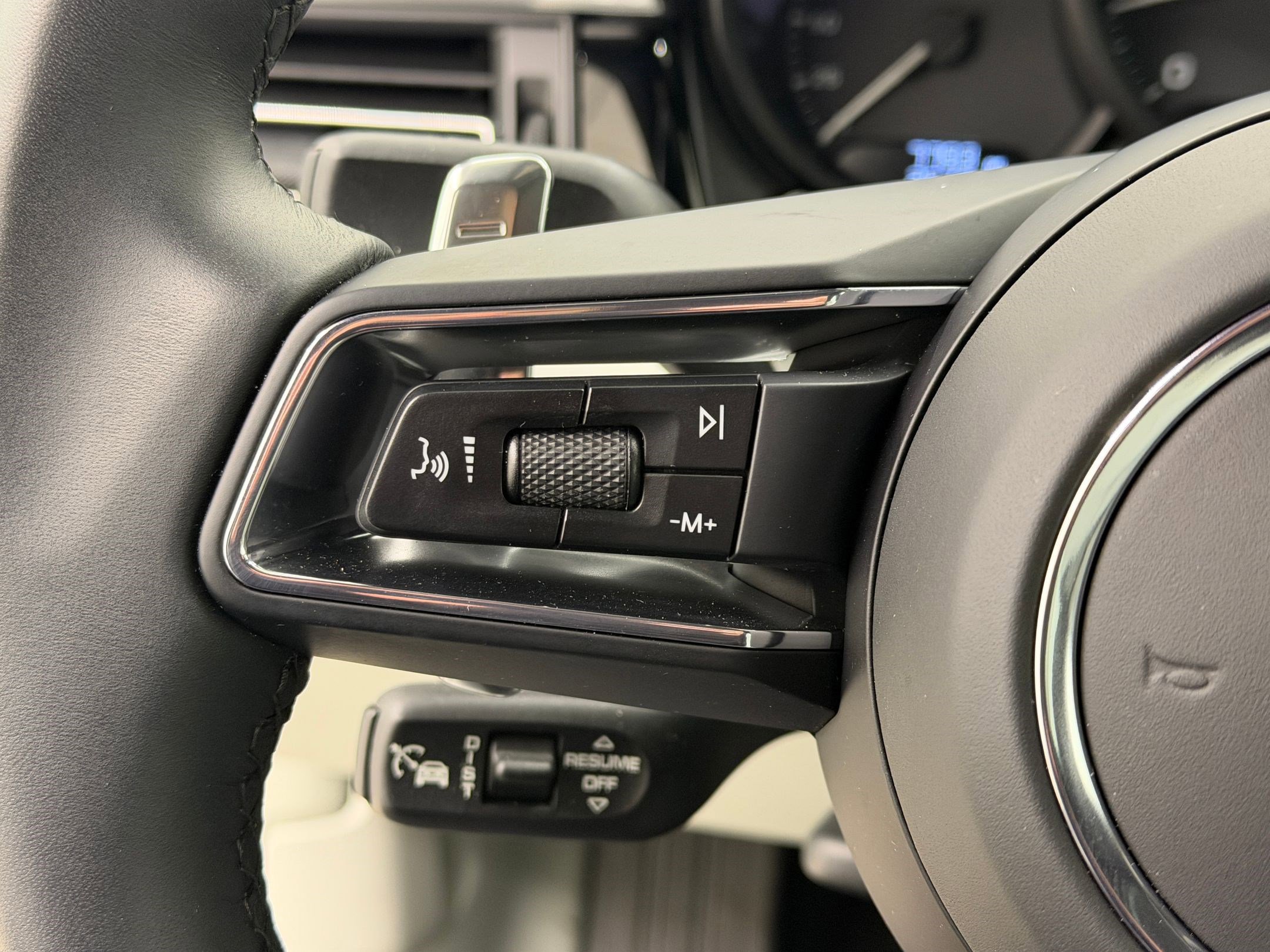 Used 2025 Porsche Macan image 19