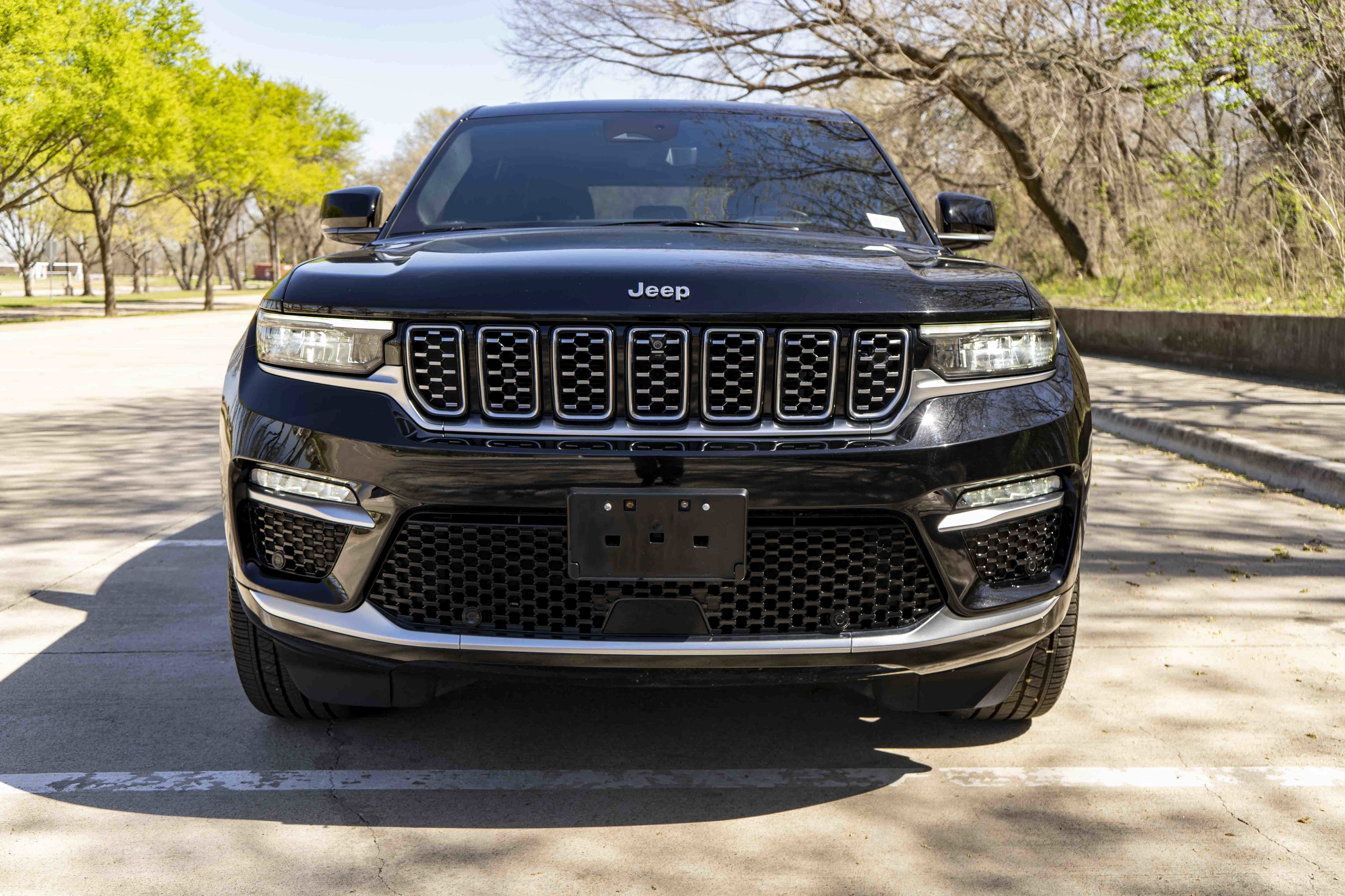 Used 2023 Jeep Grand Cherokee Summit AWD/4WD image 3