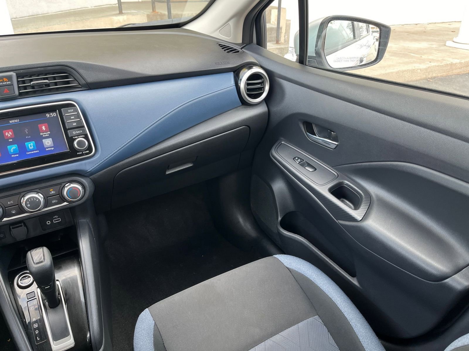 Used 2025 Nissan Versa SV image 31