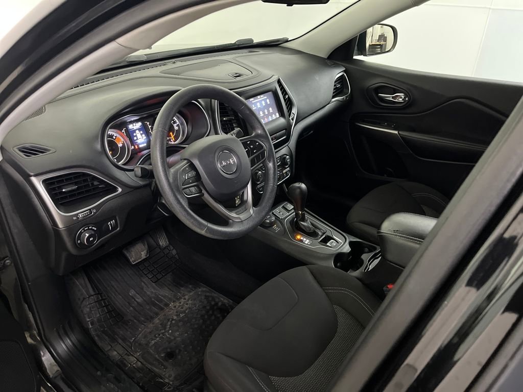 Used 2019 Jeep Cherokee Latitude w/ Popular Appearance Group image 26