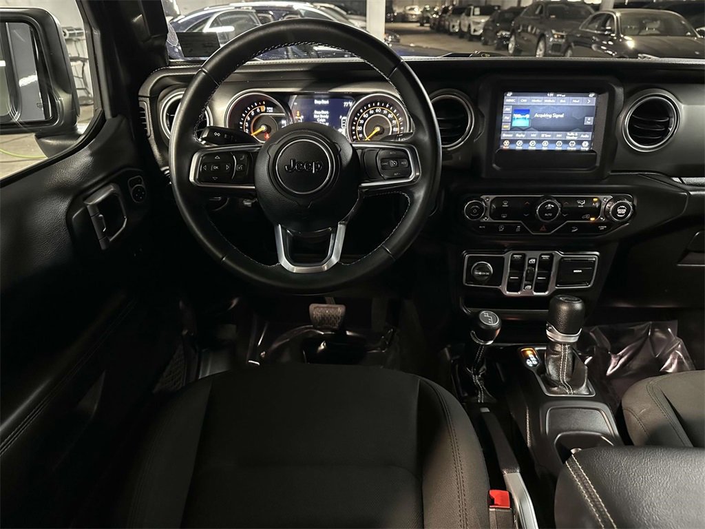 Used 2018 Jeep Wrangler Unlimited Sahara image 2