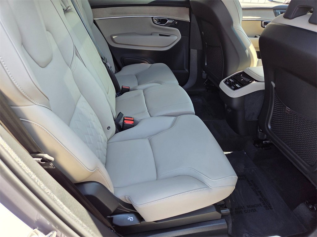 New 2026 Volvo XC90 B6 Plus w/ Protection Package Premier image 17