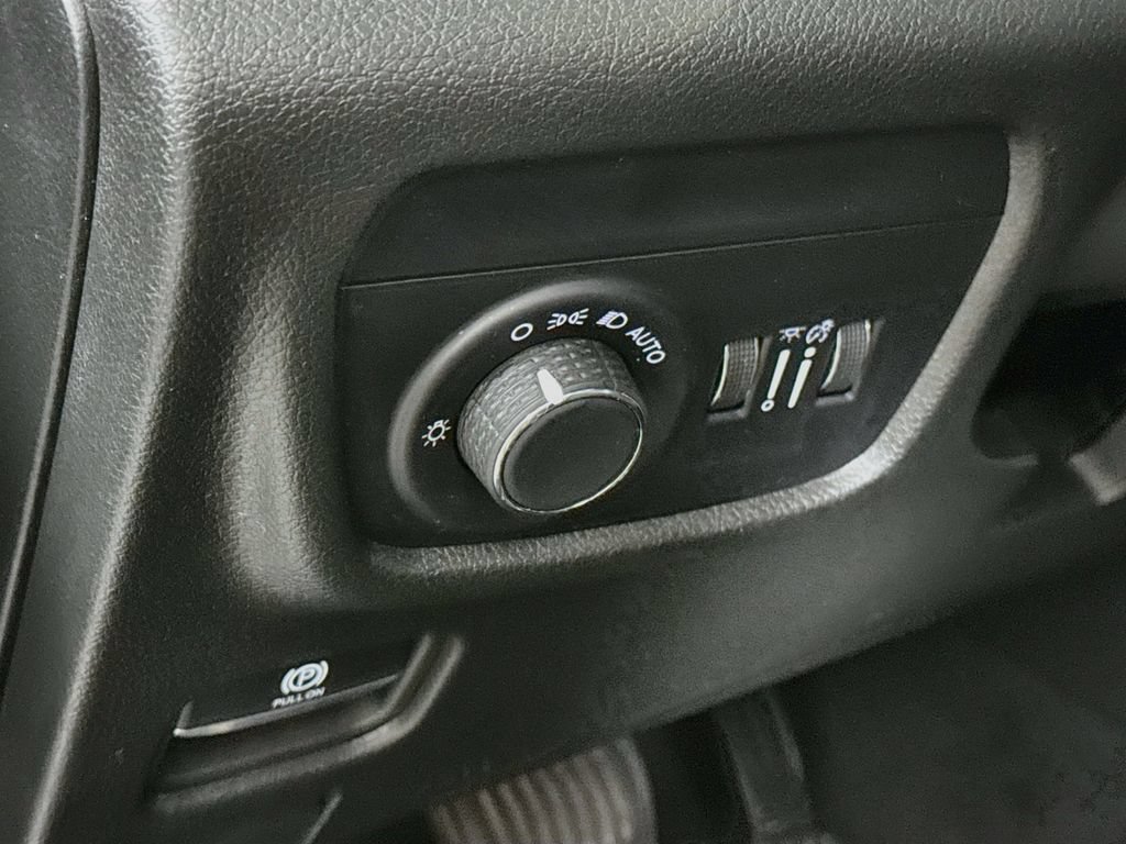 Used 2023 Jeep Grand Cherokee L Laredo AWD/4WD image 19