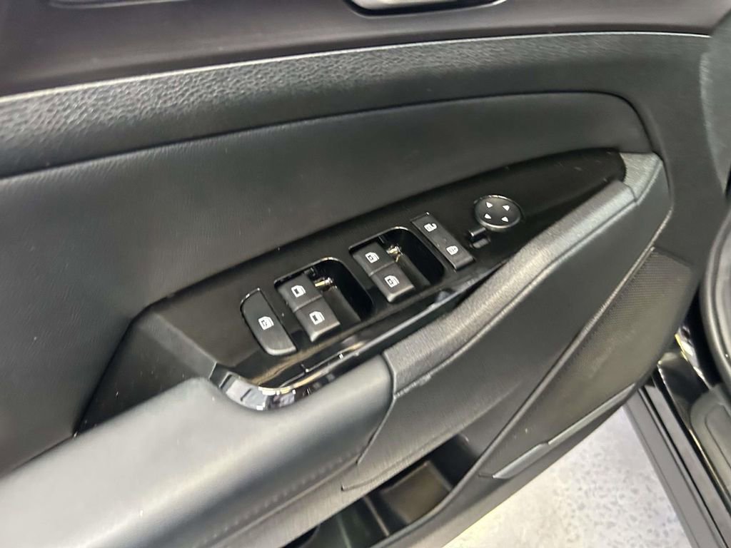 Used 2025 Kia Sportage EX w/ Premium Package FWD image 17