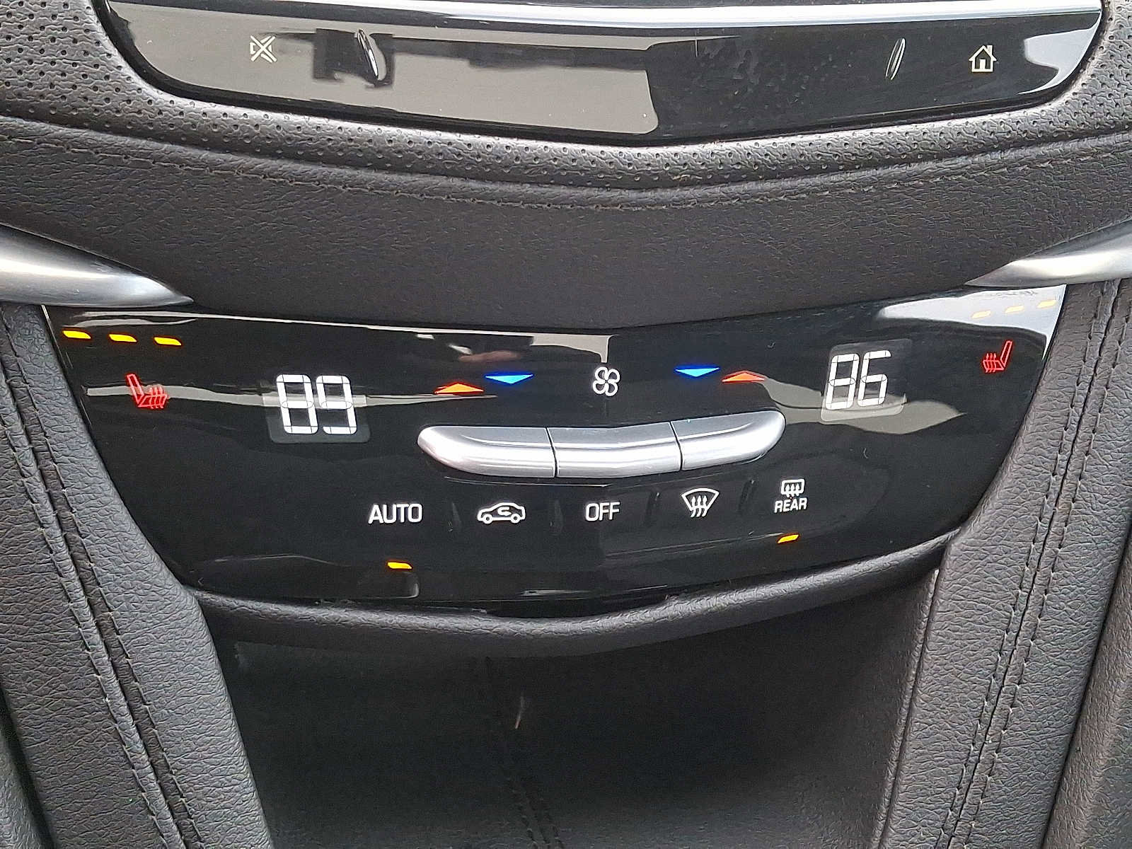 Used 2025 Cadillac XT6 Luxury image 16