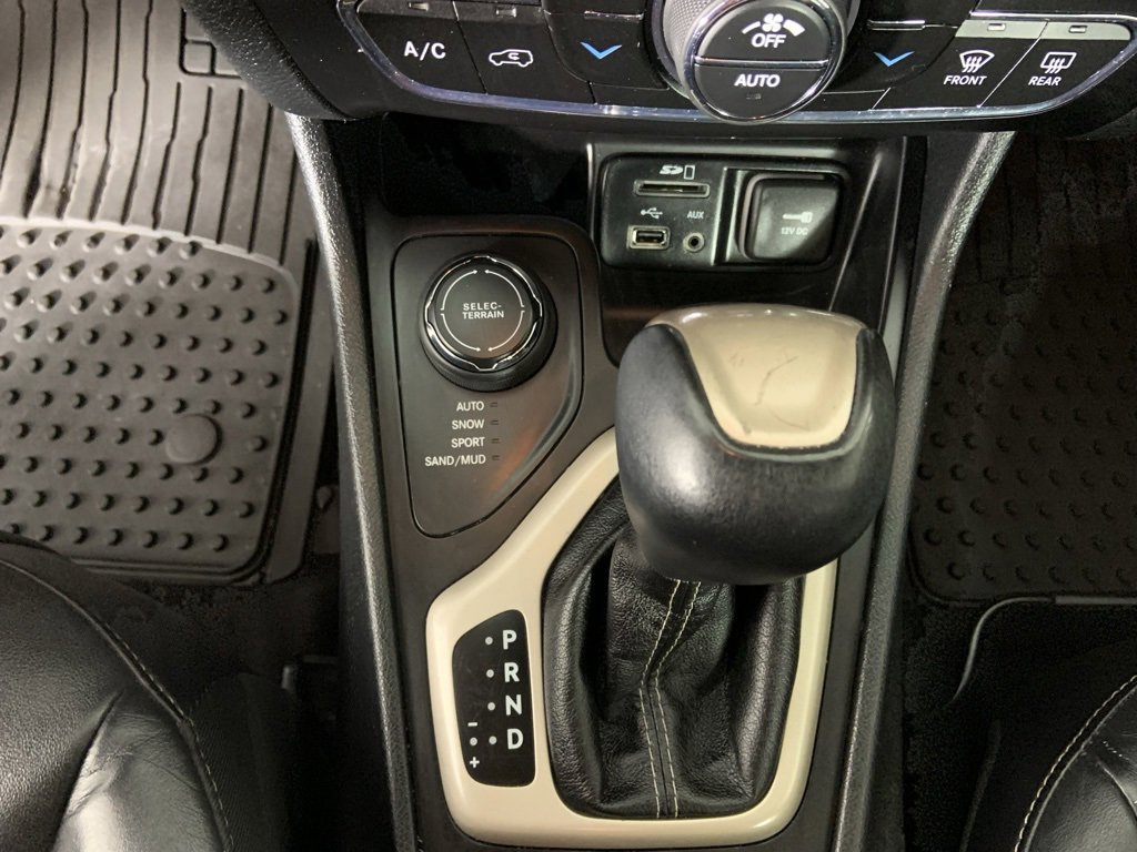 Used 2016 Jeep Cherokee Limited image 16