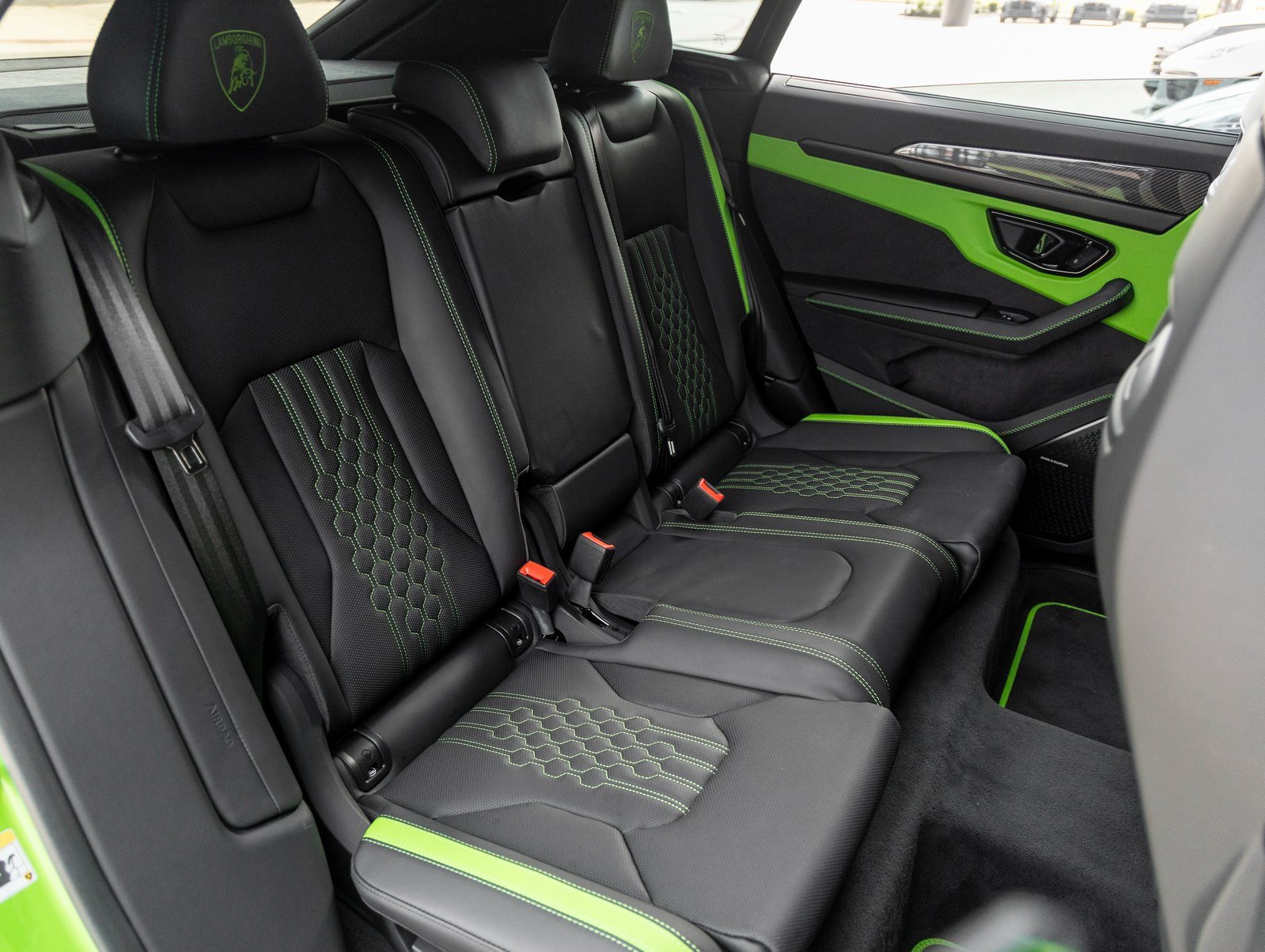 Used 2025 Lamborghini Urus SE image 50