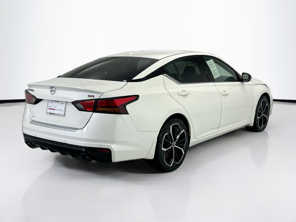 Used 2023 Nissan Altima 2.5 SR w/ SR Premium Package FWD image 5