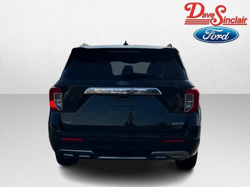 Used 2023 Ford Explorer XLT w/ Equipment Group 202A image 8