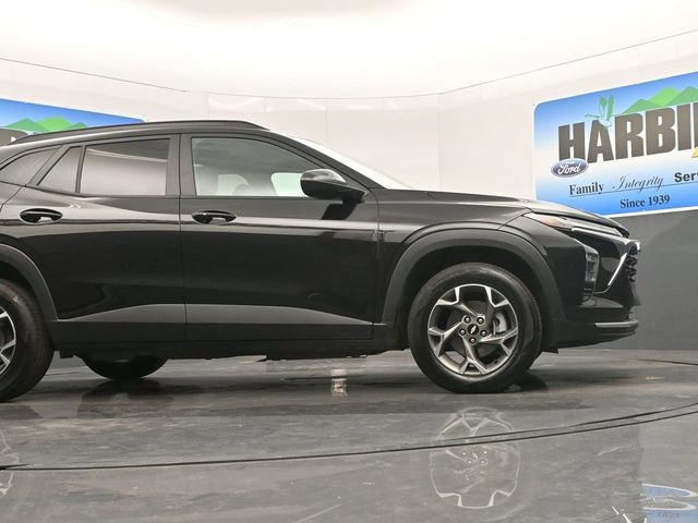 Used 2025 Chevrolet Trax LT w/ LT Convenience Package image 22