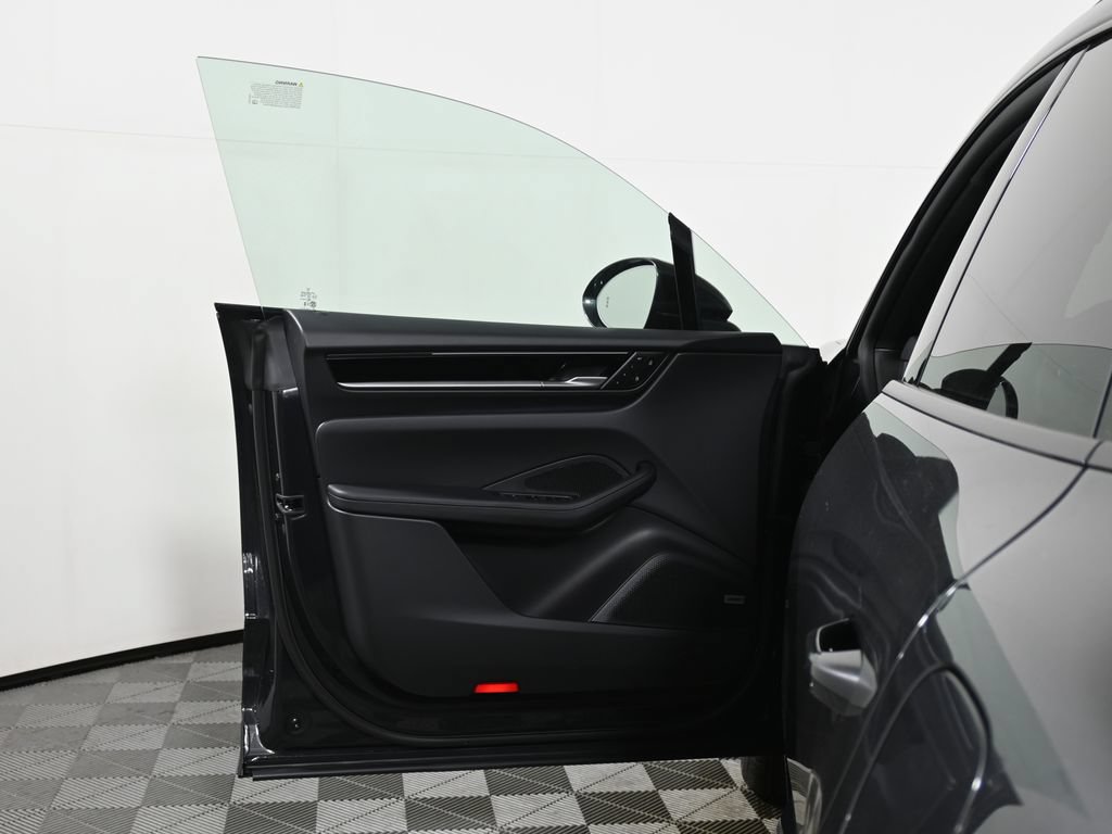 Used 2026 Porsche Macan 4 Electric AWD/4WD image 31
