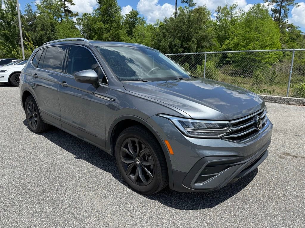 Used 2024 Volkswagen Tiguan SE FWD image 3