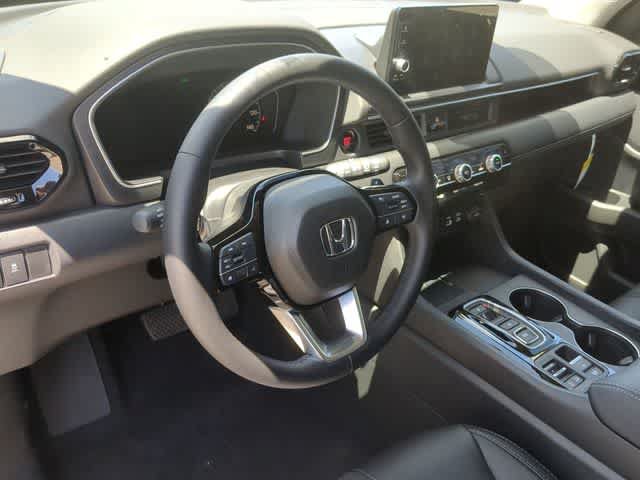 Used 2025 Honda Pilot EX-L image 2