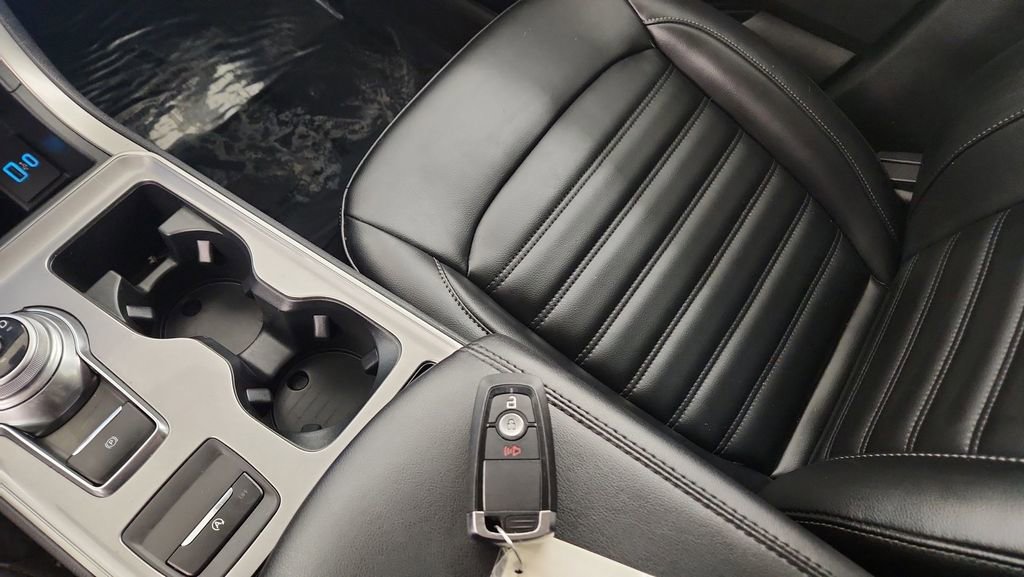 Used 2023 Ford Edge SEL image 21