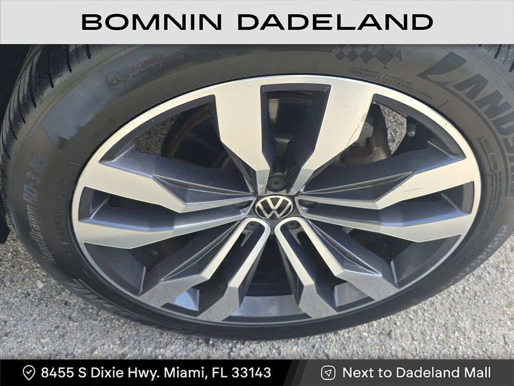 Used 2021 Volkswagen Atlas SEL R-Line image 11