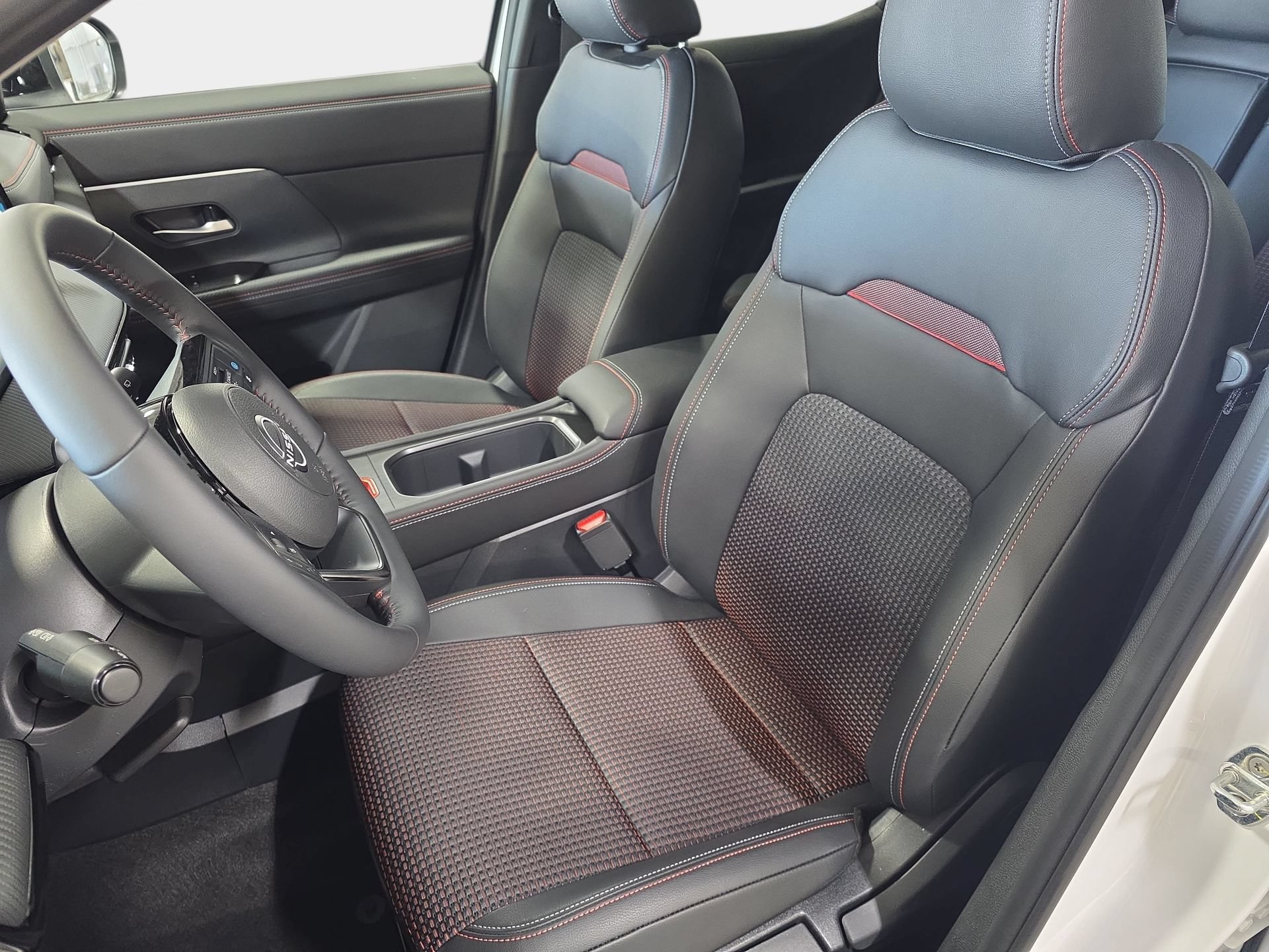 New 2026 Nissan Kicks SR w/ Cold Weather Package AWD/4WD image 15