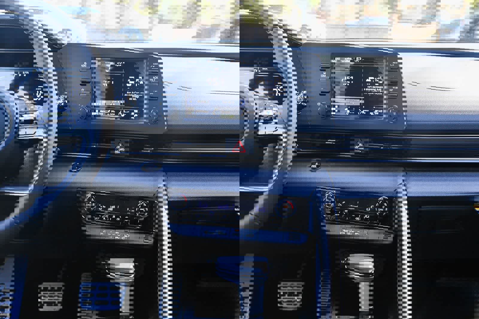 New 2025 Hyundai Elantra Sport image 11