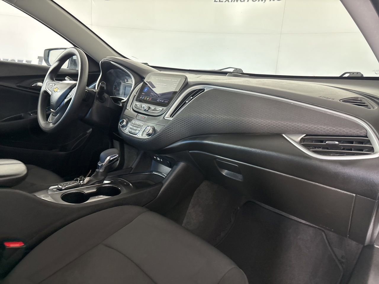 Used 2024 Chevrolet Malibu LT image 30