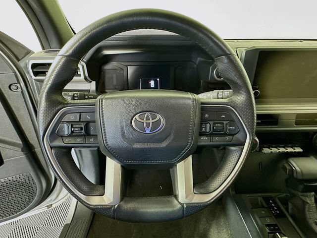 Certified 2025 Toyota 4Runner SR5 AWD/4WD image 15