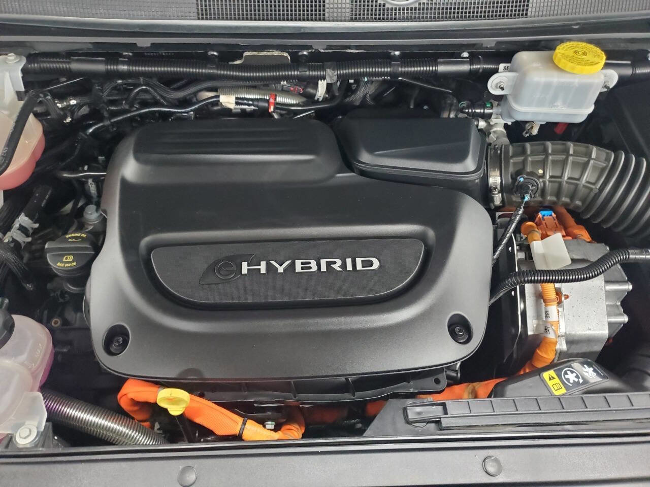 Used 2023 Chrysler Pacifica Touring-L image 4