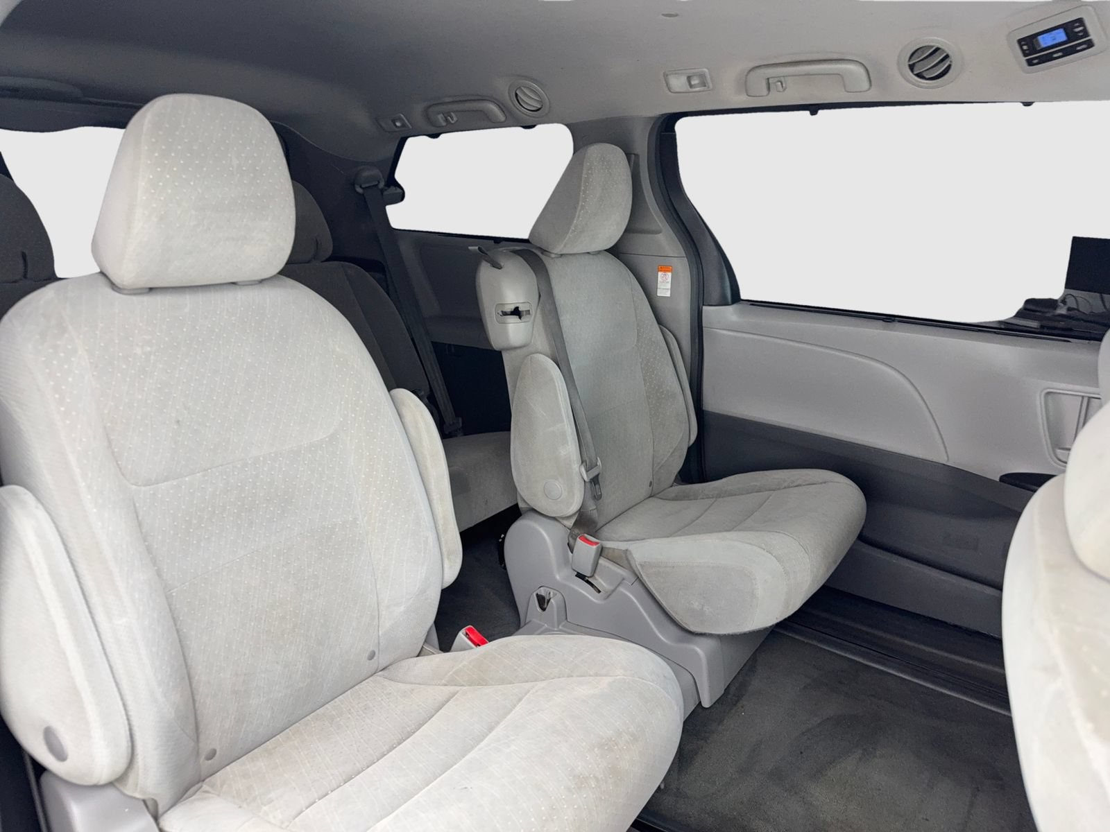 Used 2018 Toyota Sienna LE w/ Carpet Mat Package FWD image 43