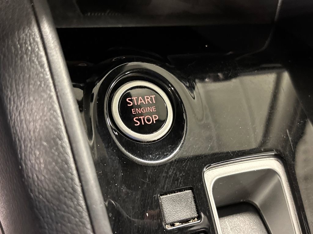 Used 2025 Nissan Versa SV image 40