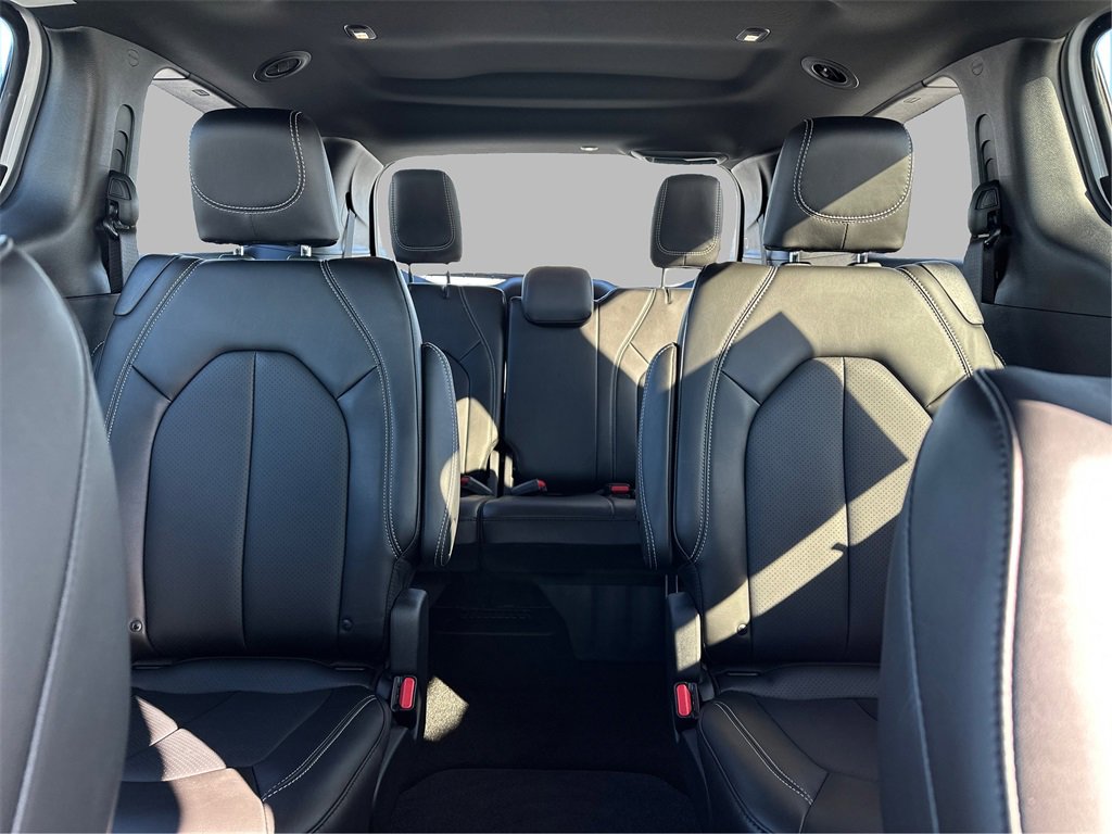 New 2025 Chrysler Pacifica Select image 15
