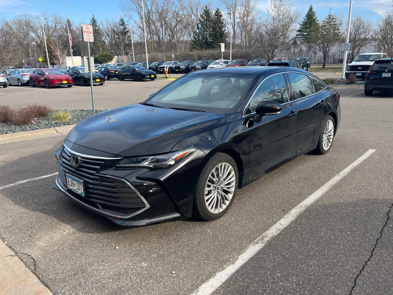 Certified 2019 Toyota Avalon Limited w/ Advanced Safety Package FWD image 2