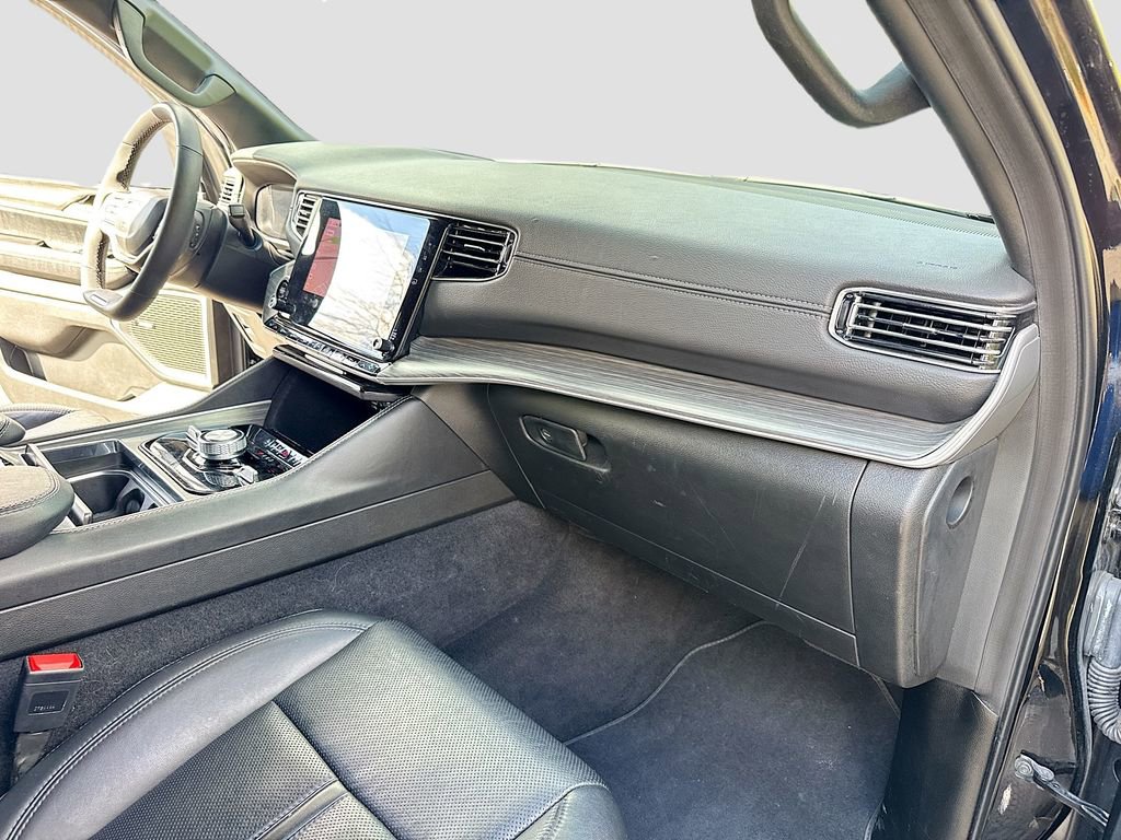 Used 2024 Jeep Wagoneer L Series III w/ Flexible Seating Group image 30