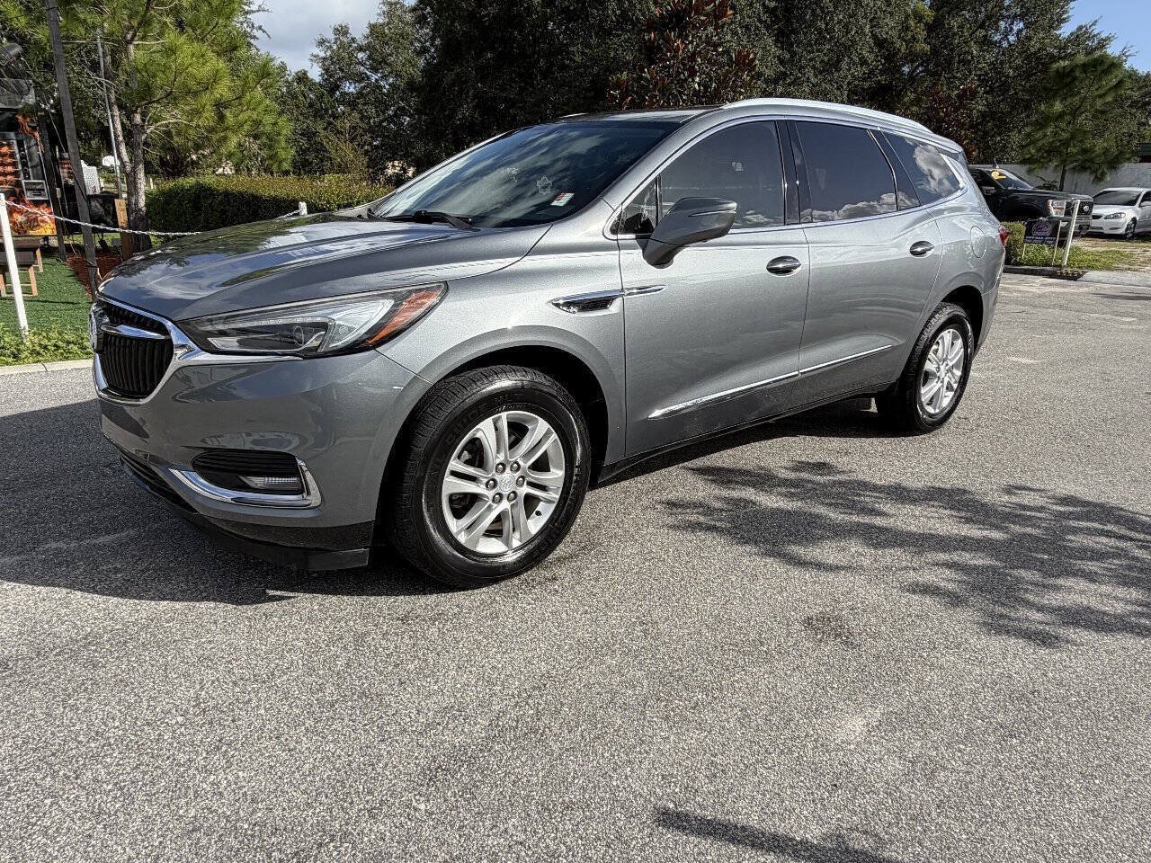 Used 2018 Buick Enclave Essence w/ Trailering Package FWD image 3