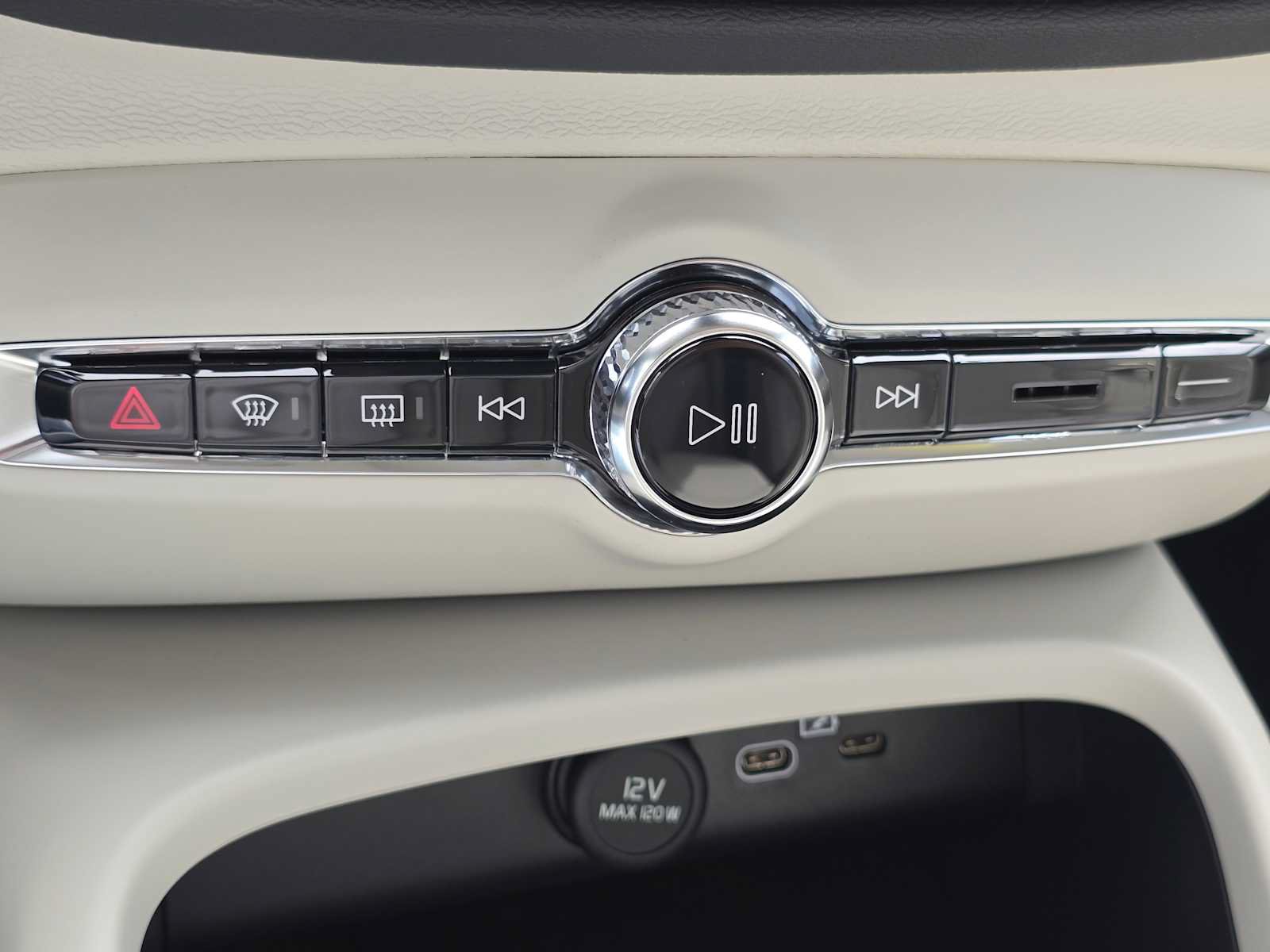 New 2026 Volvo XC40 B5 Plus w/ Protection Package Premier AWD/4WD image 29