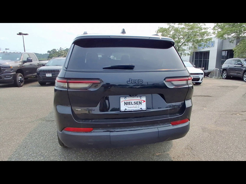 Certified 2023 Jeep Grand Cherokee L Limited w/ Black Appearance Package AWD/4WD image 7