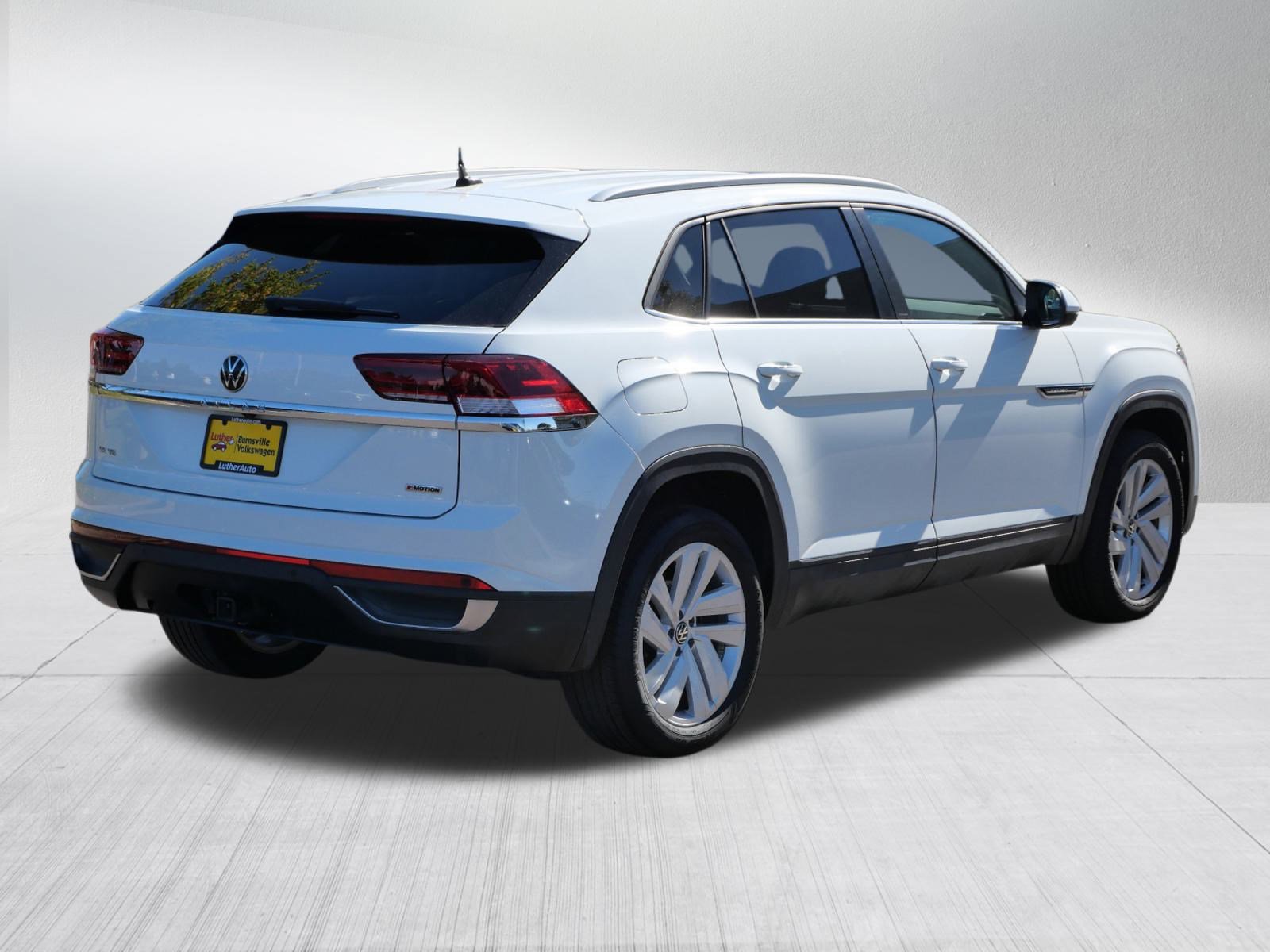 Certified 2022 Volkswagen Atlas Cross Sport SE image 7